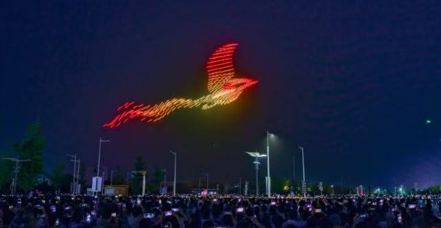 无人机表演属于低空经济的一部分,图源央广网.jpg 无人机表演属于低空经济的一部分,图源央广网.jpg